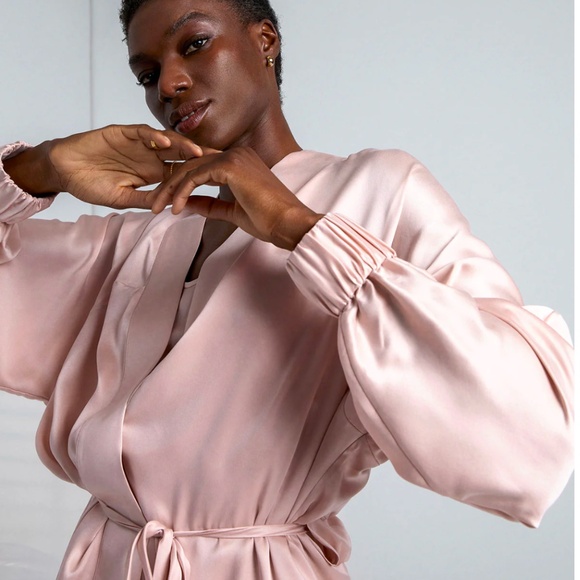 LUNYA BNWT Washable Silk Short Robe in Delicate Pink Size XS/S - Picture 1 of 6